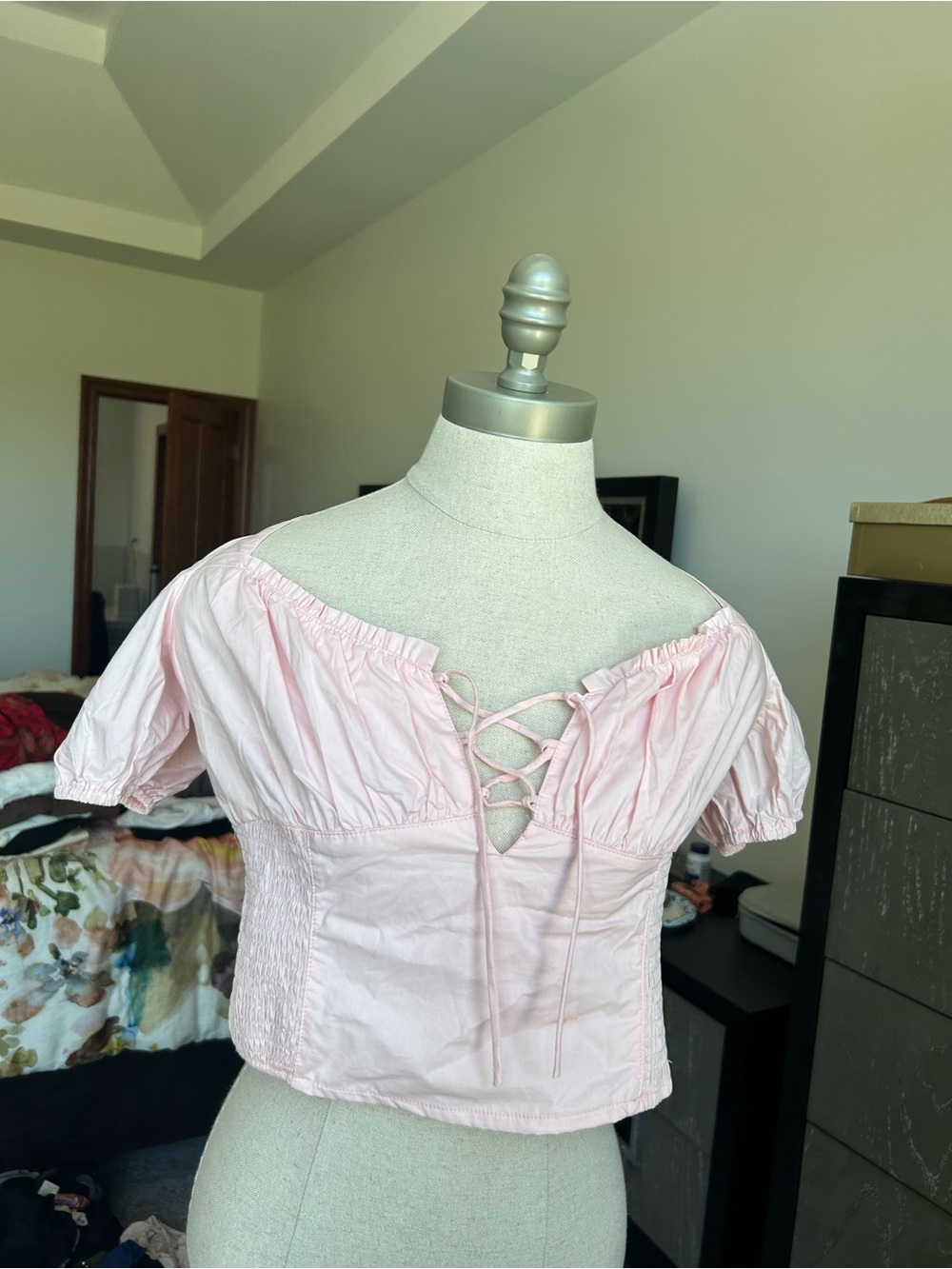 Astr Pink Lace-Up Puff Sleeve Crop Top